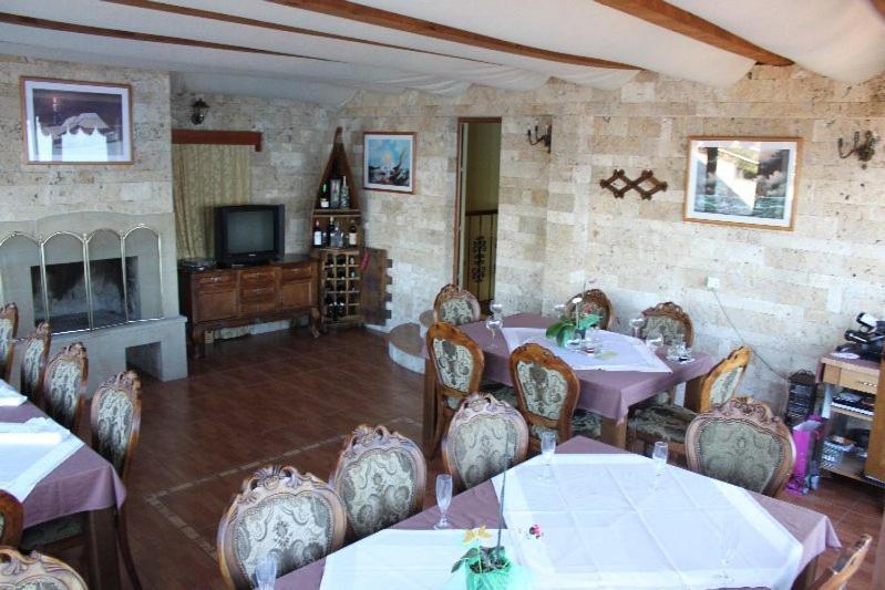 Hotel Anderba Krasići Bagian luar foto