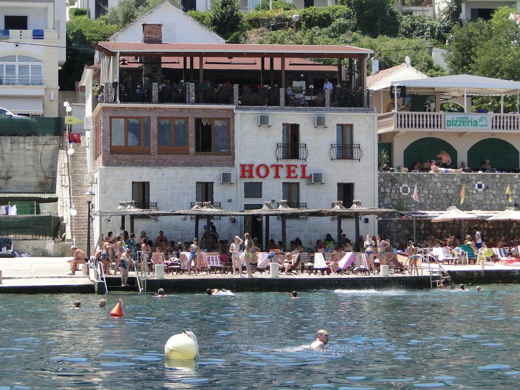Hotel Anderba Krasići Bagian luar foto