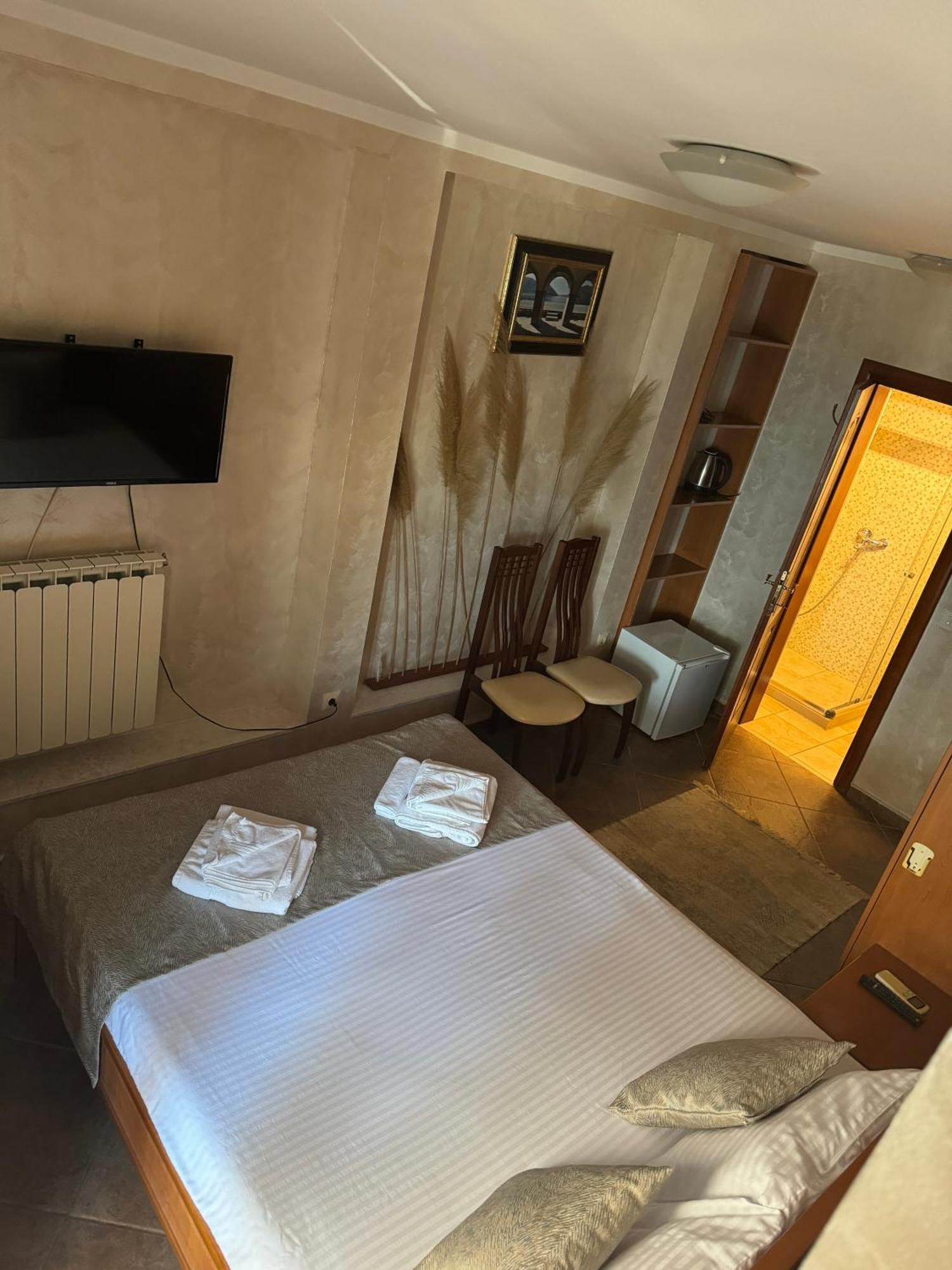 Hotel Anderba Krasići Bagian luar foto