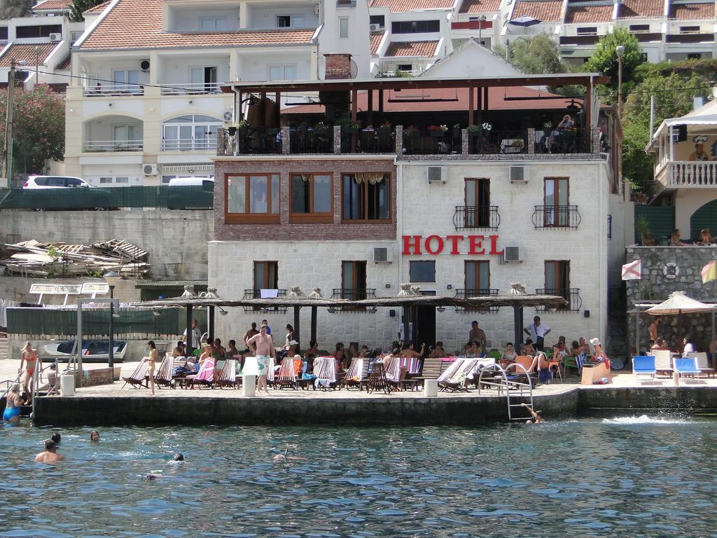 Hotel Anderba Krasići Bagian luar foto