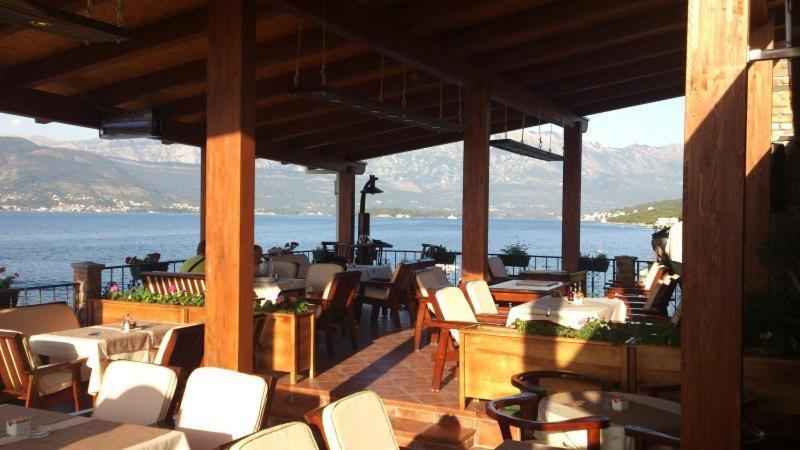 Hotel Anderba Krasići Bagian luar foto