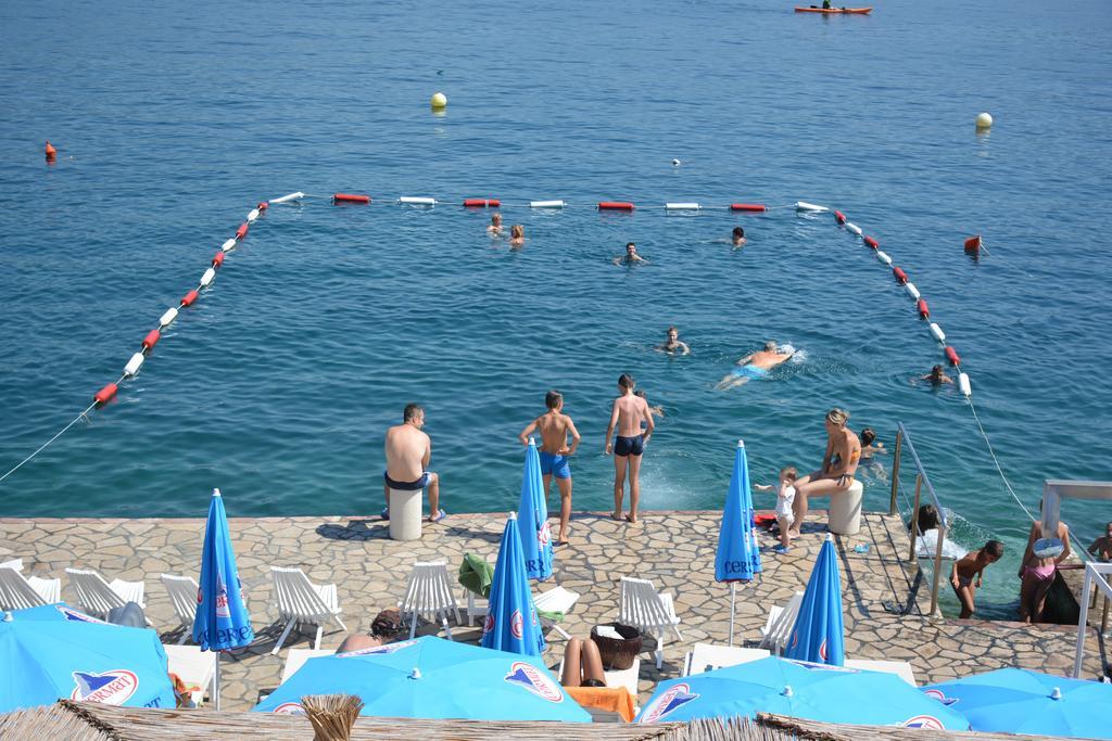 Hotel Anderba Krasići Bagian luar foto