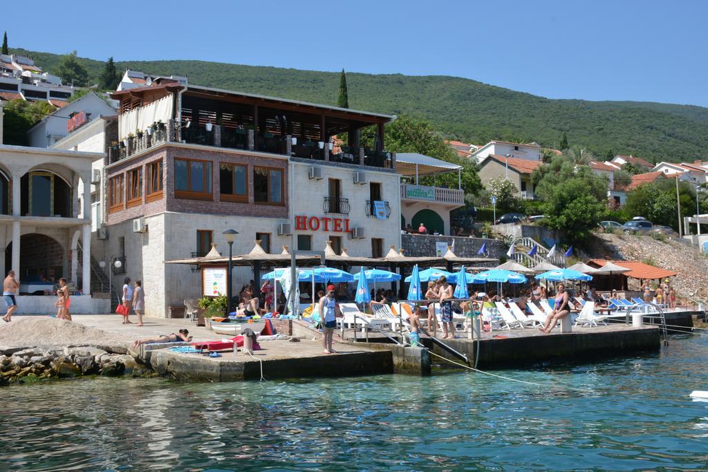 Hotel Anderba Krasići Bagian luar foto