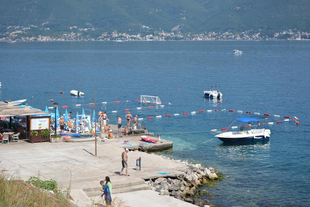 Hotel Anderba Krasići Bagian luar foto