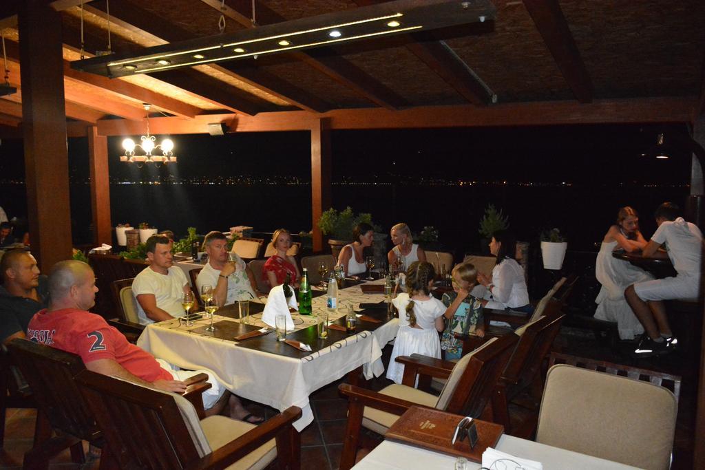 Hotel Anderba Krasići Bagian luar foto